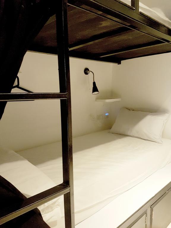 Seek Sleep Hostel Бангкок Экстерьер фото