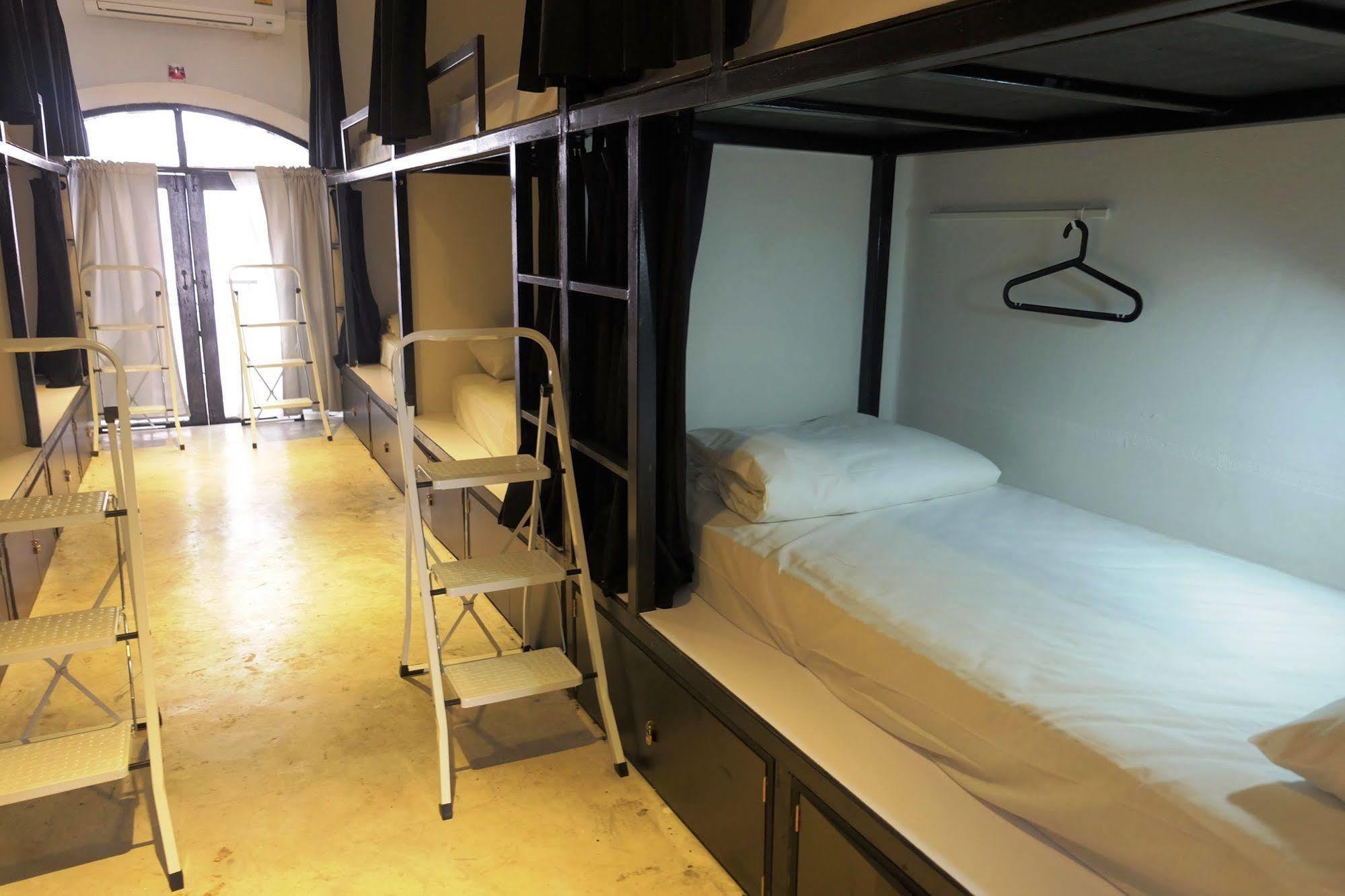 Seek Sleep Hostel Бангкок Экстерьер фото