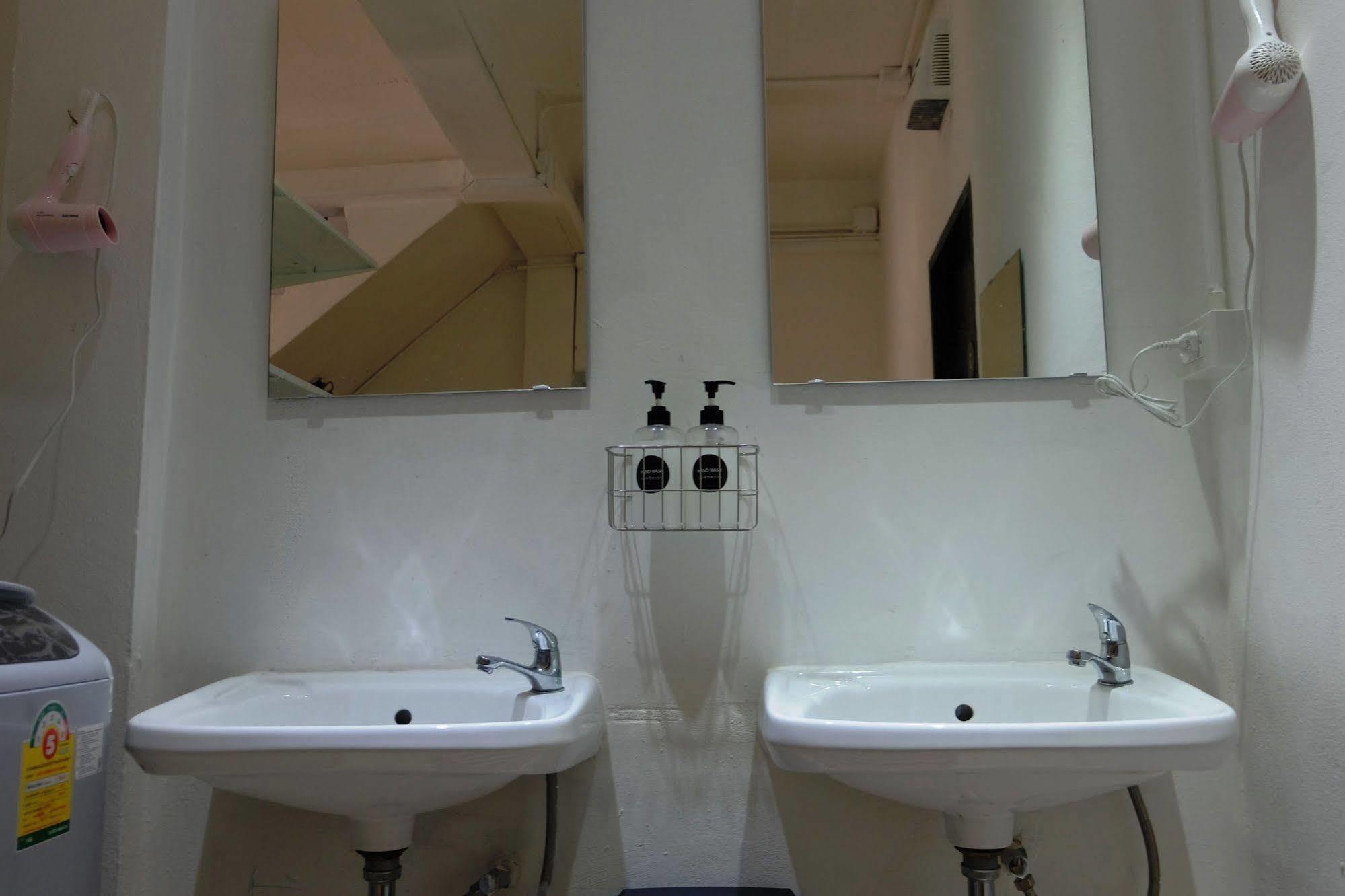 Seek Sleep Hostel Бангкок Экстерьер фото