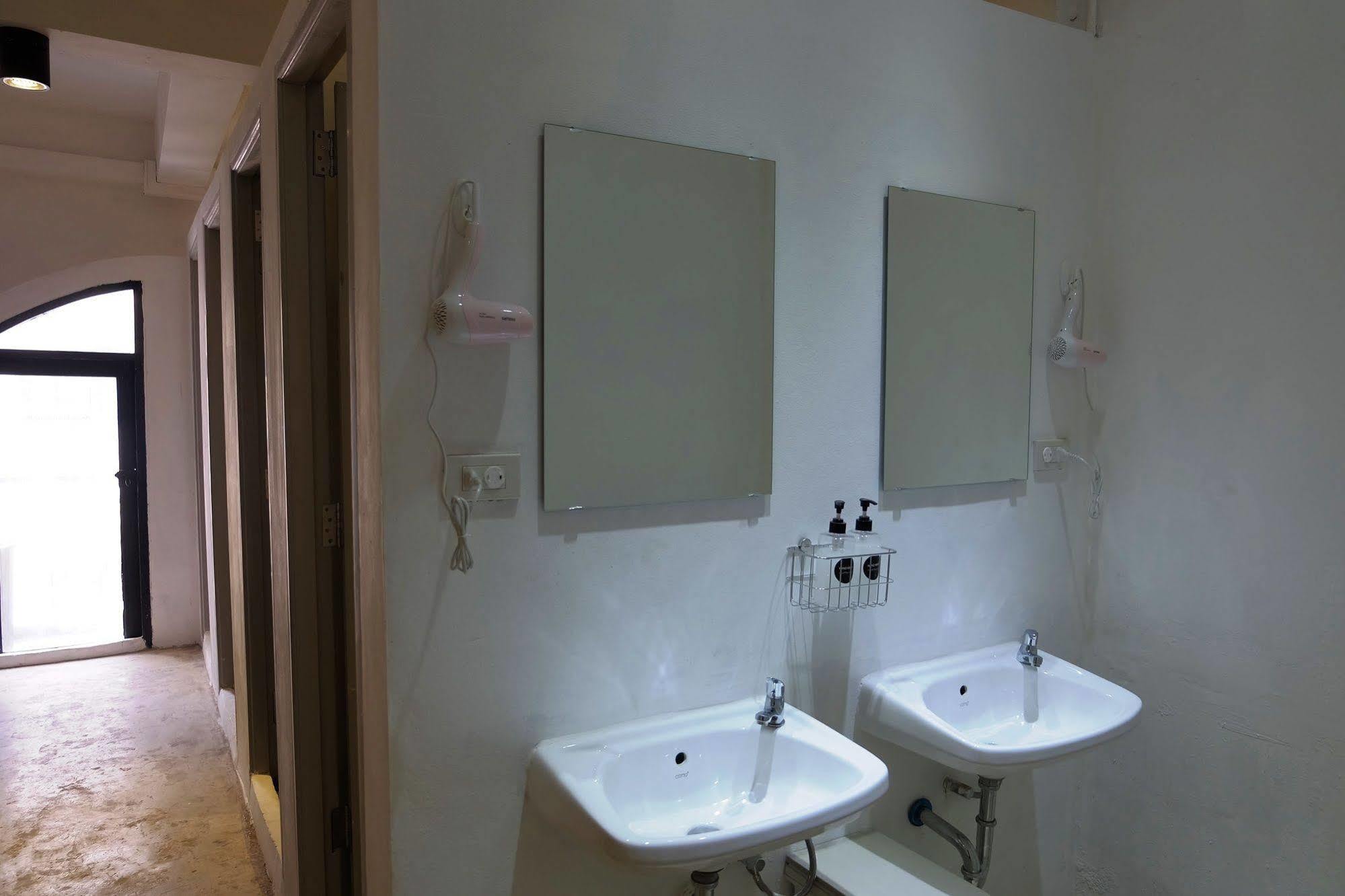 Seek Sleep Hostel Бангкок Экстерьер фото
