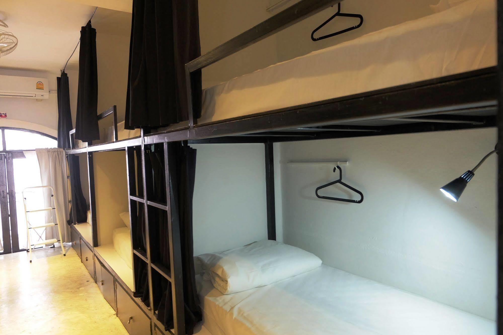 Seek Sleep Hostel Бангкок Экстерьер фото