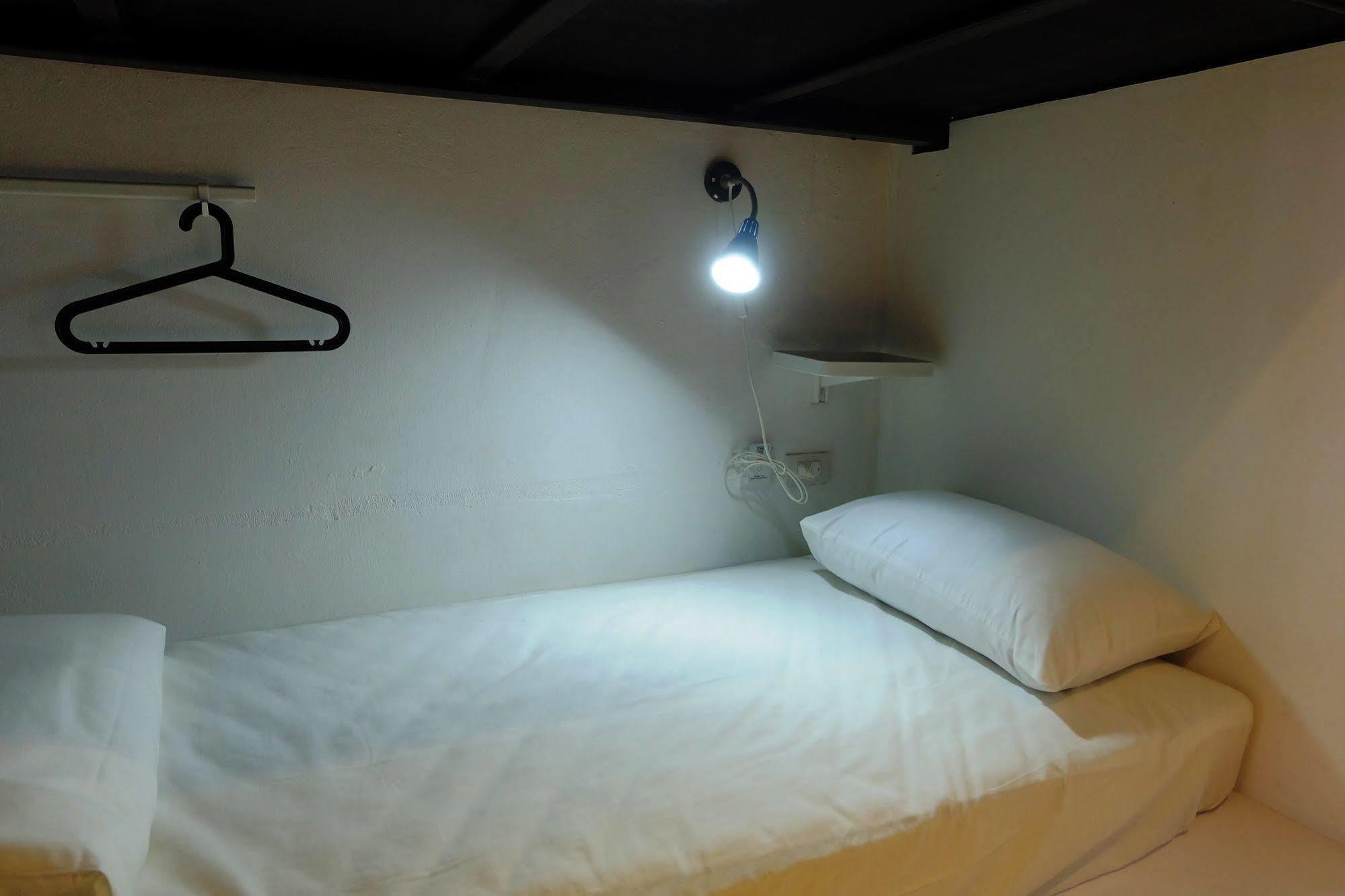 Seek Sleep Hostel Бангкок Экстерьер фото